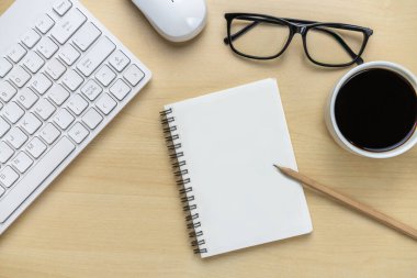 Ofis masası çalışma alanı ve masa arka planı.