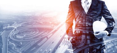 Geleceğin inşaat mühendisliği projesi konsepti ve çift pozlama grafik tasarımı. İnşaat mühendisi, mimar ya da modern sivil ekipman teknolojisiyle çalışan inşaat işçisi.