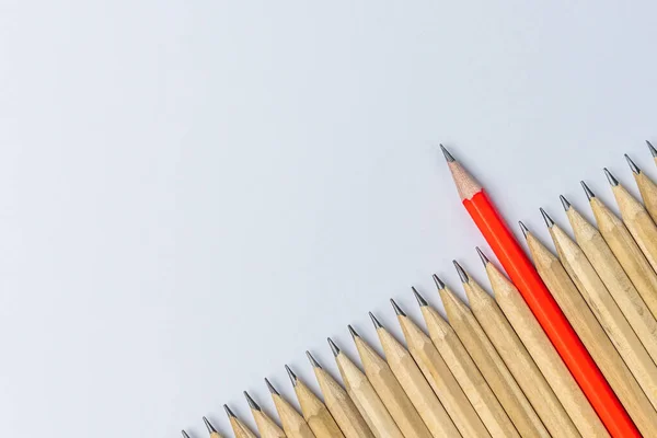Diferentes Lápis Destacam Dos Outros Mostrando Conceito Pensamento Empresarial Único — Fotografia de Stock