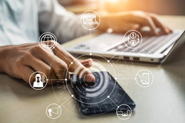 Çevrimiçi perakende sektörünün Omni kanal teknolojisi. Sosyal medya platformunda çok kanallı pazarlama internet ödeme kanalı, çevrimiçi perakende alışveriş ve her türlü dijital uygulama hizmeti sunmaktadır..