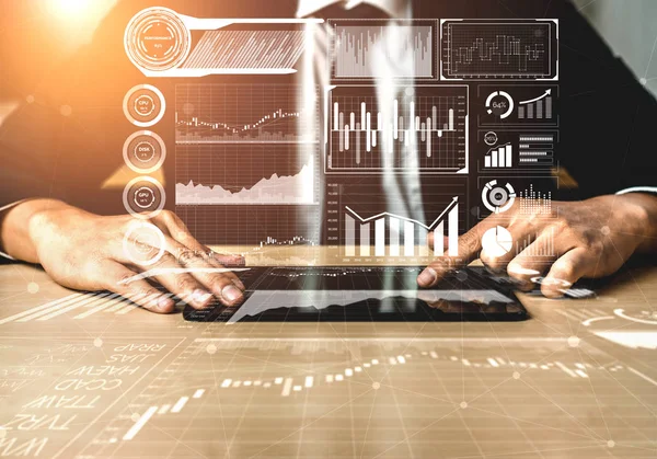 비즈니스 분석가 Business Finance Analytic Concept 데이터 그래픽 인터페이스 모니터에서 — 스톡 사진