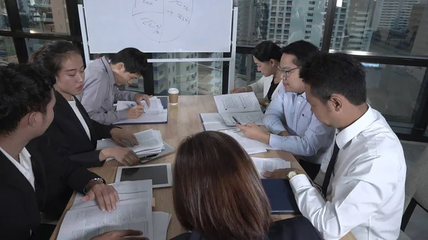 Asian Business People Discuss Marketing Strategy Group Meeting Modern Office — Stock Photo, Image