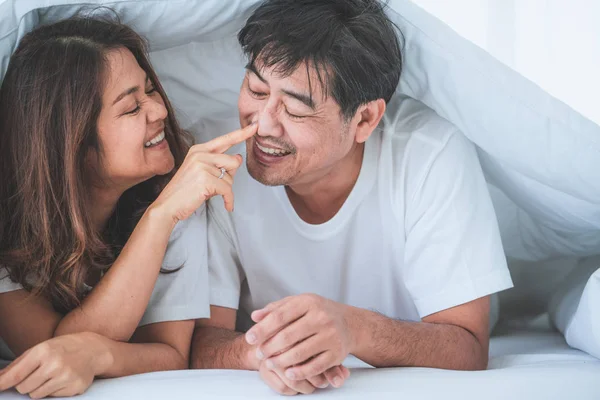 Feliz Pareja Ancianos Asiáticos Pasar Buen Rato Casa Jubilación Ancianos —  Fotos de Stock