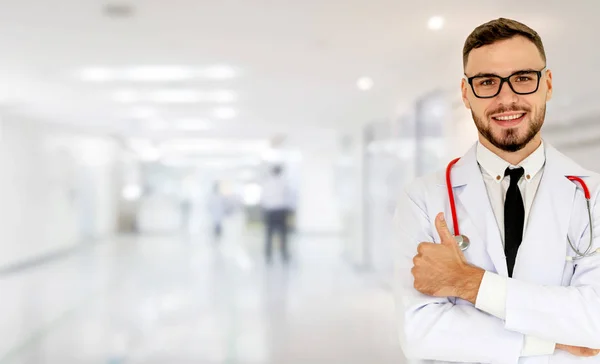 Jonge Mannelijke Dokter Het Ziekenhuis Diensten Voor Medische Gezondheidszorg Artsen — Stockfoto