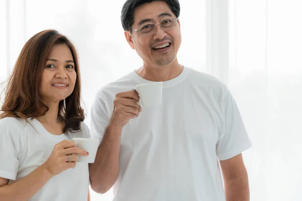 Feliz Asiático Casal Sênior Ter Bom Tempo Casa Reforma Dos — Fotografia de Stock