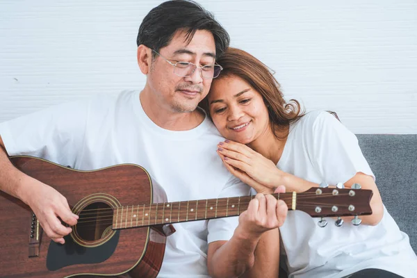 Feliz Asiático Casal Sênior Ter Bom Tempo Casa Reforma Dos — Fotografia de Stock