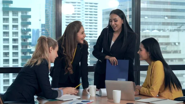 Réunion Groupe Femmes Affaires Professionnelles Réfléchissant Une Nouvelle Planification Projet — Photo