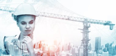 Geleceğin inşaat mühendisliği projesi konsepti ve çift pozlama grafik tasarımı. İnşaat mühendisi, mimar ya da modern sivil ekipman teknolojisiyle çalışan inşaat işçisi.