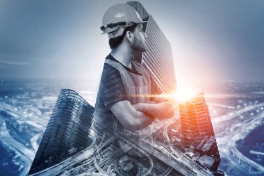 Geleceğin inşaat mühendisliği projesi konsepti ve çift pozlama grafik tasarımı. İnşaat mühendisi, mimar ya da modern sivil ekipman teknolojisiyle çalışan inşaat işçisi.