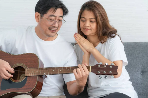 Feliz Asiático Casal Sênior Ter Bom Tempo Casa Reforma Dos — Fotografia de Stock