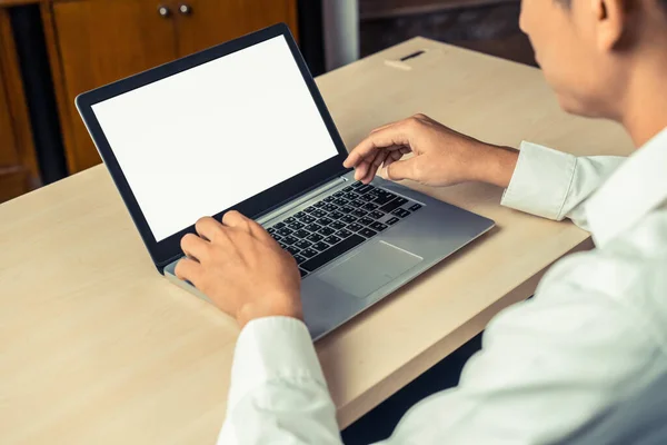 Persona Affari Impiegato Che Utilizza Computer Portatile Mentre Seduto Alla — Foto Stock