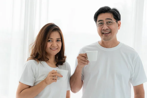 Feliz Asiático Casal Sênior Ter Bom Tempo Casa Reforma Dos — Fotografia de Stock