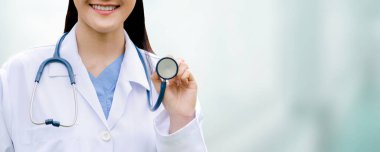 Hastanedeki profesyonel doktor. Sağlık sektörü ve doktor hizmetleri.