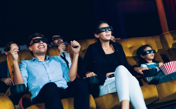 Group People Watch Movie Glasses Cinema Theater Interest Looking Screen — Stock Photo, Image