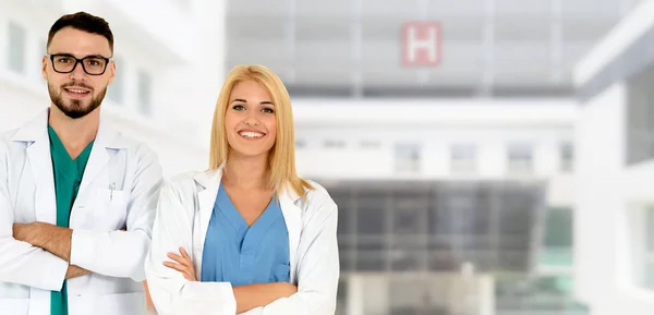 Arzt Arbeitet Mit Einem Anderen Arzt Krankenhaus Zusammen Gesundheitswesen Und — Stockfoto