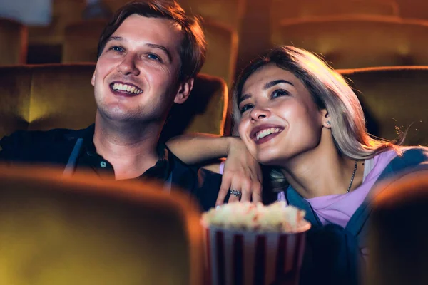 Caucasian Lover Enjoying Watch Movie Eating Popcorn Together Cinema — Stock Photo, Image