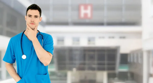 Fiatal Férfi Orvos Dolgozik Kórházban Egészségügyi Orvosi Személyzet — Stock Fotó