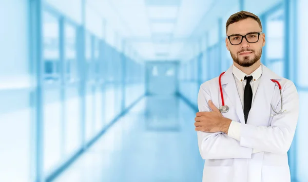 Mladý Doktor Pracuje Nemocnici Lékařská Péče Lékař Personál Služby — Stock fotografie