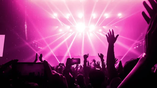 Happy People Dance Nightclub Party Concert Listen Electronic Dancing Music — Zdjęcie stockowe