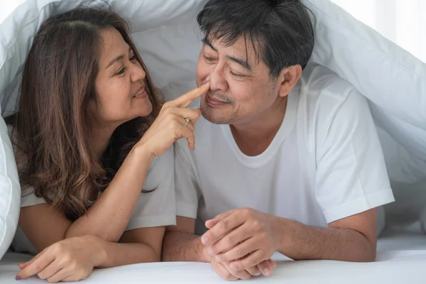 Feliz Pareja Ancianos Asiáticos Pasar Buen Rato Casa Jubilación Ancianos —  Fotos de Stock