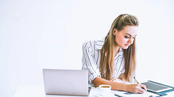 Mujer Rubia Negocios Que Trabaja Oficina Moderna Concepto Empresarial — Foto de Stock