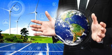 Alternatif enerji ile sürdürülebilirlik gelişimi kavramı. Çevre dostu rüzgar türbini çiftliği ve arka planda yeşil yenilenebilir enerji ile insan eliyle dünya ile ilgilenin..