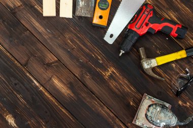 Becerikli ve marangoz için en üst düzey aletler. Ahşap işi hobisi ve Diy konsepti.