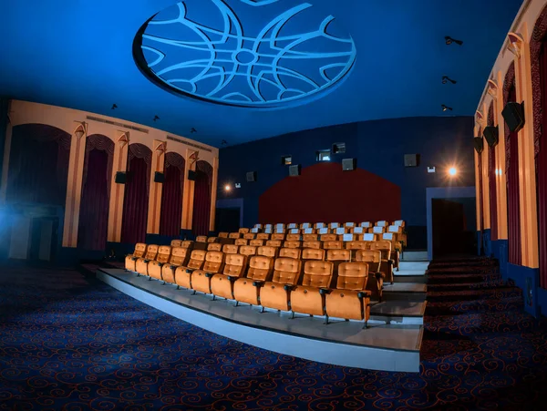 Grand Cinéma Intérieur Avec Rangées Sièges Pour Public Asseoir Dans — Photo