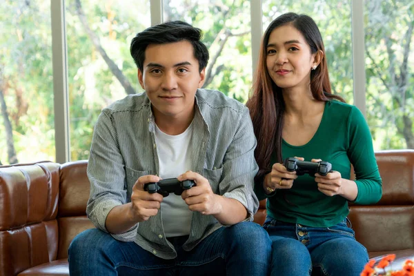 Young Happy Asian Couple Playing Video Games Living Room Cheerful — Stock Photo, Image