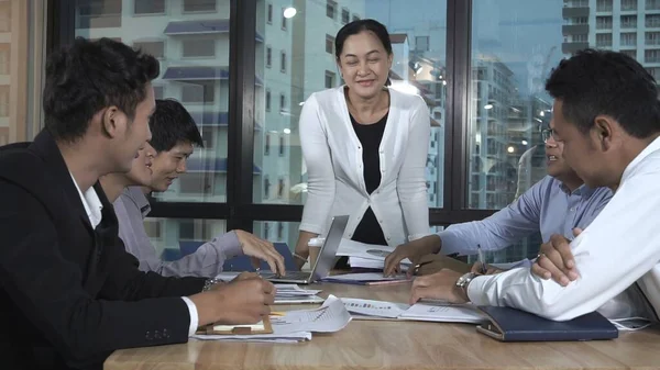 Asian Business People Discuss Marketing Strategy Group Meeting Modern Office — Stock Photo, Image