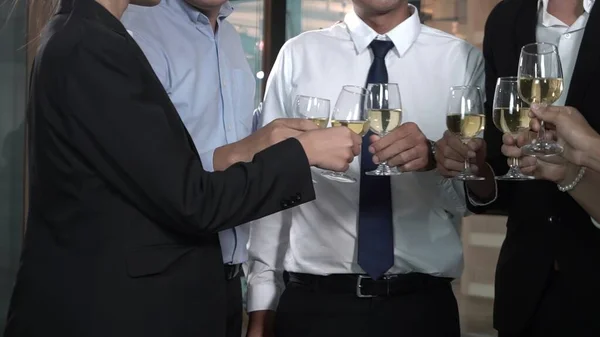 Pessoas Negócios Bem Sucedidas Bebem Vinho Champanhe Com Membros Equipe — Fotografia de Stock