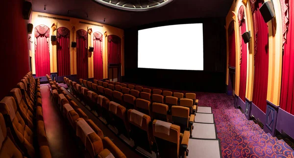 Layar Bioskop Depan Baris Kursi Bioskop Menampilkan Layar Putih Yang — Stok Foto