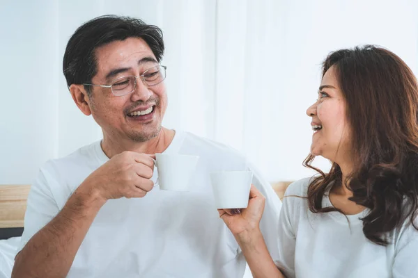 Glückliches Asiatisches Seniorenpaar Das Gute Zeit Hause Hat Seniorenruhestand Und — Stockfoto