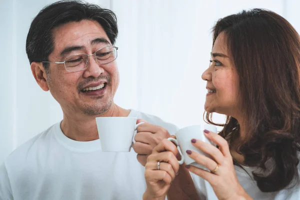 Glückliches Asiatisches Seniorenpaar Das Gute Zeit Hause Hat Seniorenruhestand Und — Stockfoto