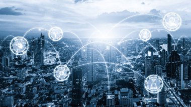 Modern yaratıcı telekomünikasyon ve internet ağı akıllı şehirde birleşiyor. 5G kablosuz dijital bağlantı ve gelecekteki şeylerin interneti kavramı.