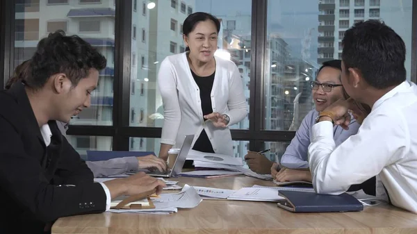 Asian Business People Discuss Marketing Strategy Group Meeting Modern Office — Stock Photo, Image