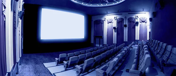 Cinema Theater Scherm Voor Stoelen Rijen Bioscoop Tonen Wit Scherm — Stockfoto