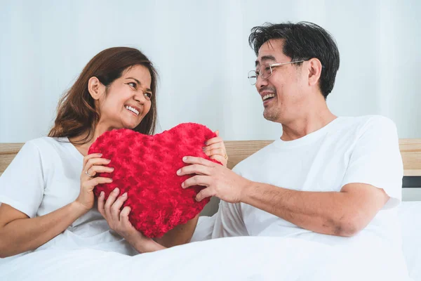 Feliz Pareja Ancianos Asiáticos Pasar Buen Rato Casa Jubilación Ancianos —  Fotos de Stock