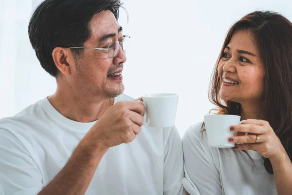 Glückliches Asiatisches Seniorenpaar Das Gute Zeit Hause Hat Seniorenruhestand Und — Stockfoto