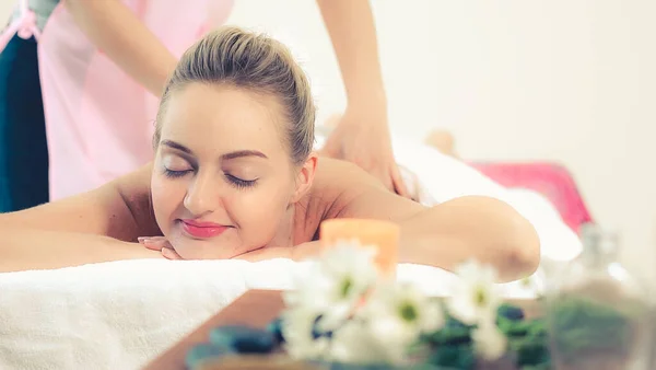 Relaxed Woman Getting Back Massage Luxury Spa Professional Massage Therapist — Stock Photo, Image