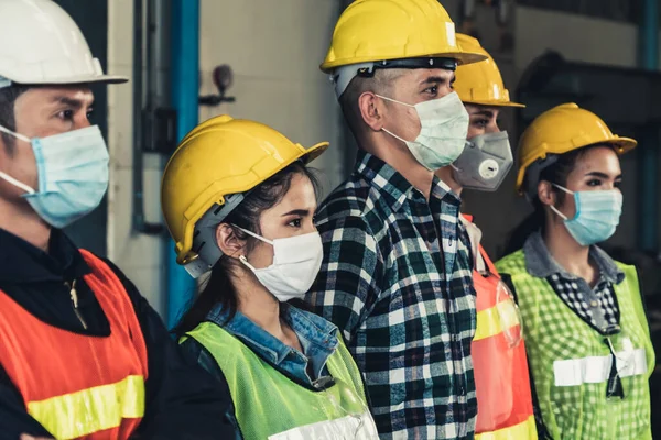 Fabrikarbeiter Mit Mundschutz Schützen Vor Ausbruch Der Coronavirus Krankheit 2019 — Stockfoto