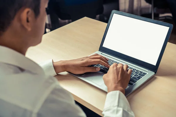 Persona Affari Impiegato Che Utilizza Computer Portatile Mentre Seduto Alla — Foto Stock