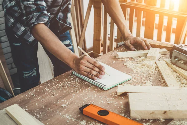 Carpintero Trabajando Artesanía Madera Taller Para Producir Material Construcción Muebles — Foto de Stock