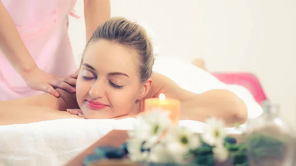 Relaxed Woman Getting Back Massage Luxury Spa Professional Massage Therapist — Stock Photo, Image