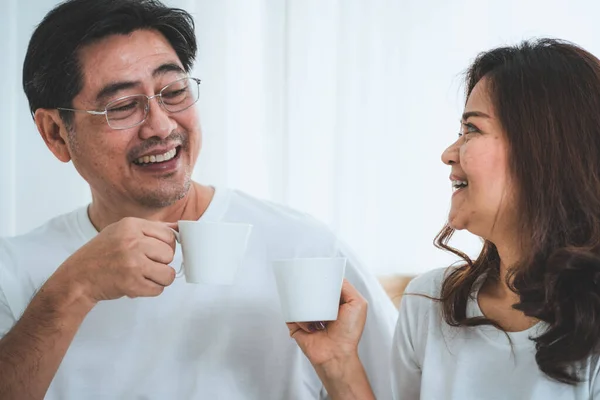 Glückliches Asiatisches Seniorenpaar Das Gute Zeit Hause Hat Seniorenruhestand Und — Stockfoto