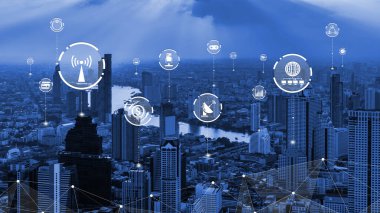 Modern yaratıcı telekomünikasyon ve internet ağı akıllı şehirde birleşiyor. 5G kablosuz dijital bağlantı ve gelecekteki şeylerin interneti kavramı.
