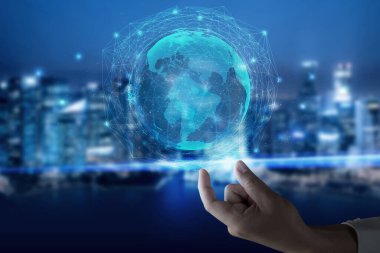 Modern yaratıcı telekomünikasyon ve internet ağı akıllı şehirde birleşiyor. 5G kablosuz dijital bağlantı ve gelecekteki şeylerin interneti kavramı.