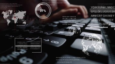 Grafik kullanıcı arayüzü GUI hologramı ile dizüstü bilgisayar klavyesinde çalışan adam büyük veri bilimi teknolojisi, dijital ağ bağlantısı ve bilgisayar programlama algoritması kavramlarını gösteriyor.
