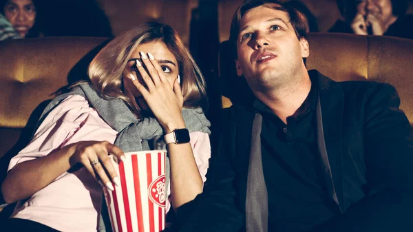 Emberek Filmet Néznek Moziban Csoportos Kikapcsolódás Szórakoztatás Koncepciója — Stock Fotó
