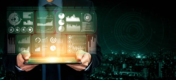 企业财务分析的大数据技术概念 现代图形界面在屏幕监视器上显示了大量的企业销售报告 盈利图表和股票市场趋势分析信息 — 图库照片